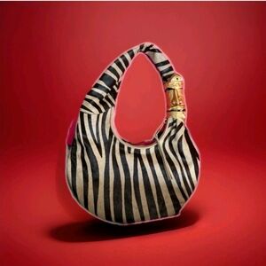 🌹RESERVDD. RARE.RETIRED.Schiaparelli SOUFFLÉ Zebra bag